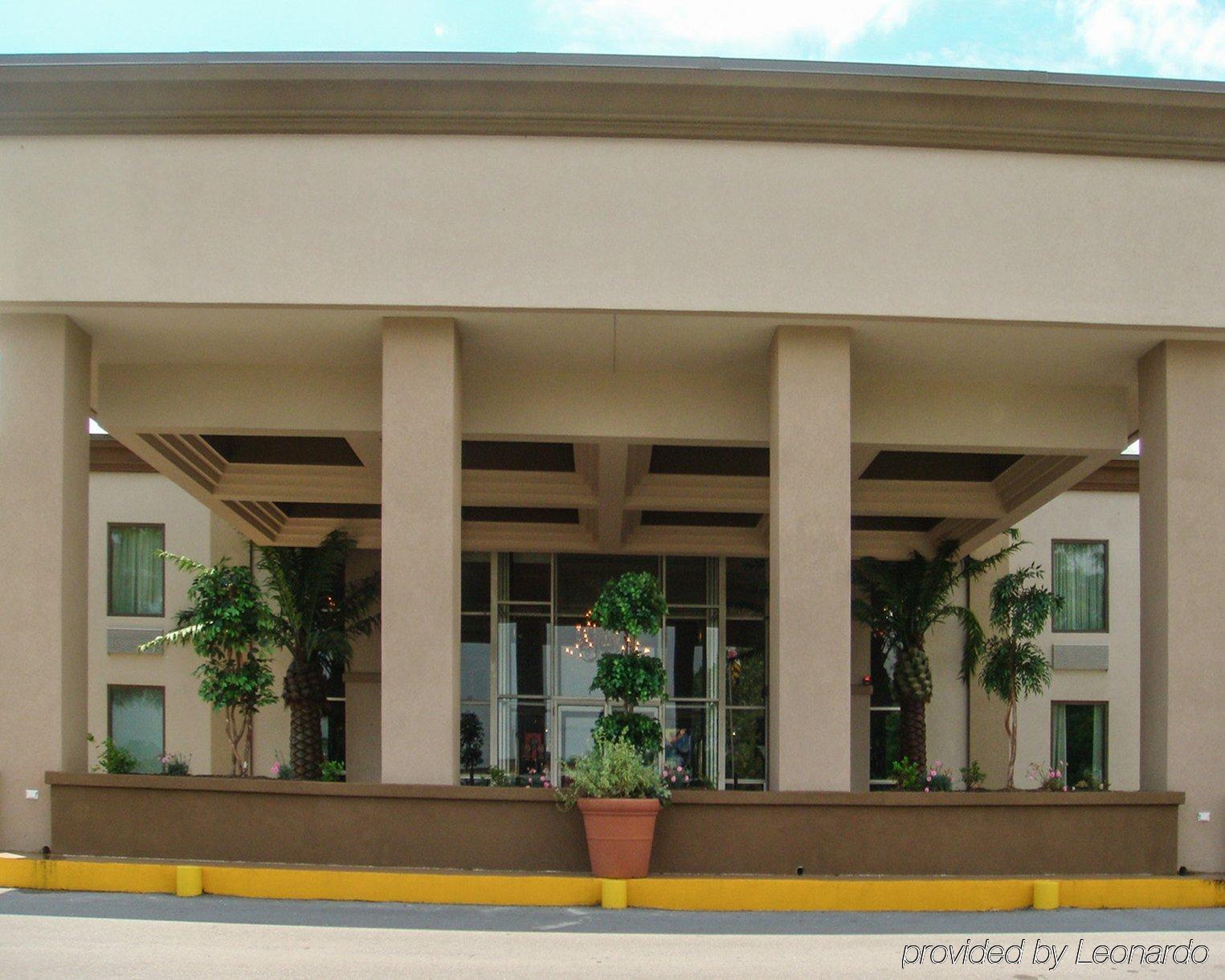 Plaza Inn & Suites ヘイガーズタウン エクステリア 写真