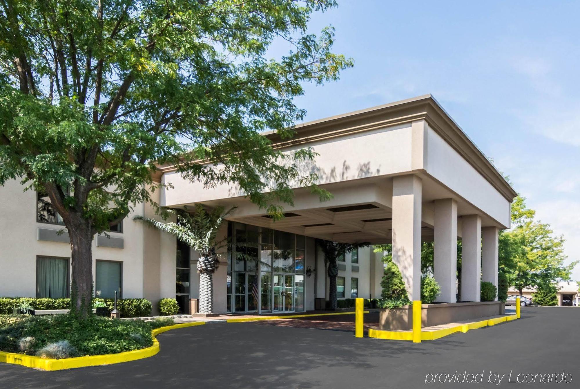 Plaza Inn & Suites ヘイガーズタウン エクステリア 写真