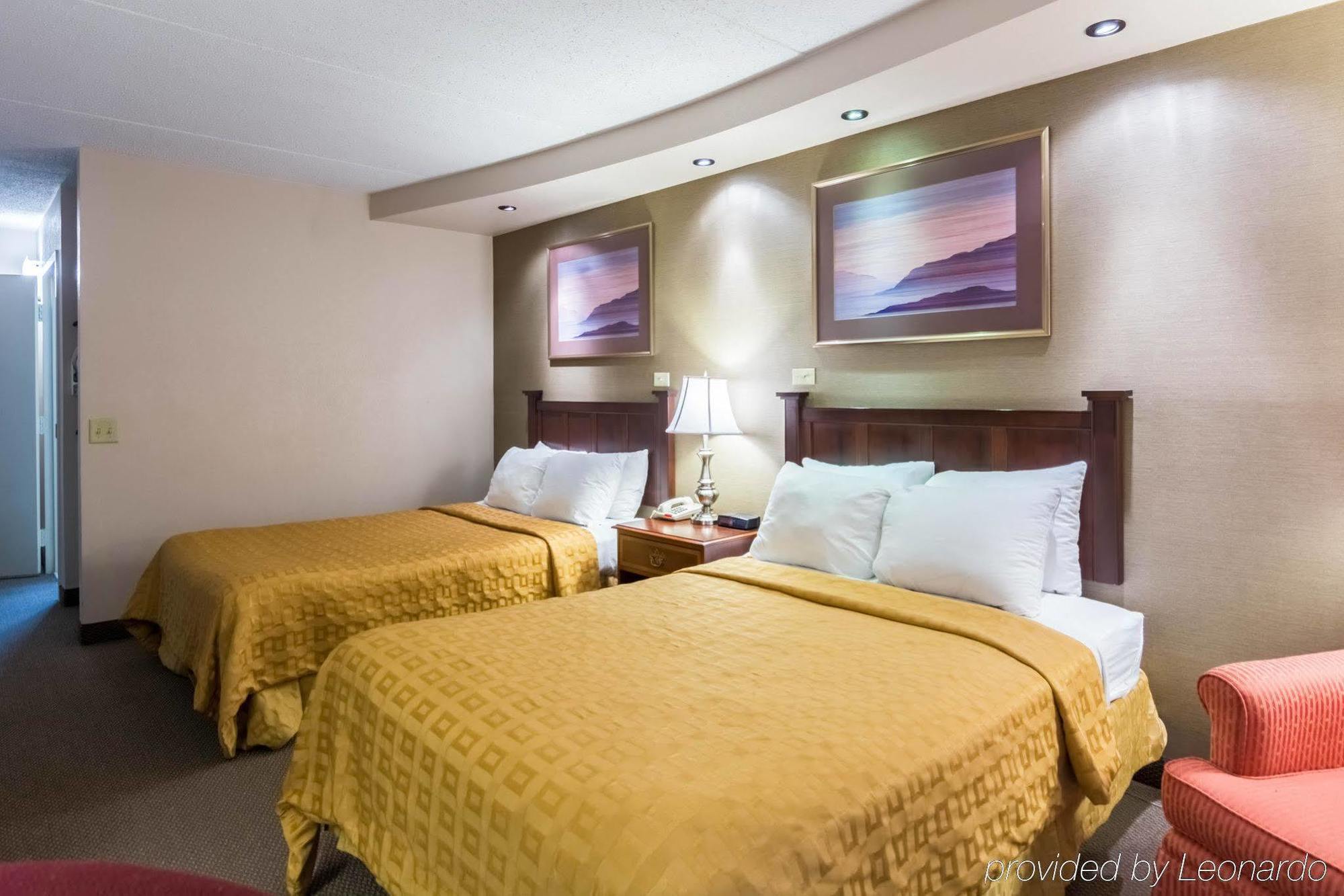 Plaza Inn & Suites ヘイガーズタウン エクステリア 写真