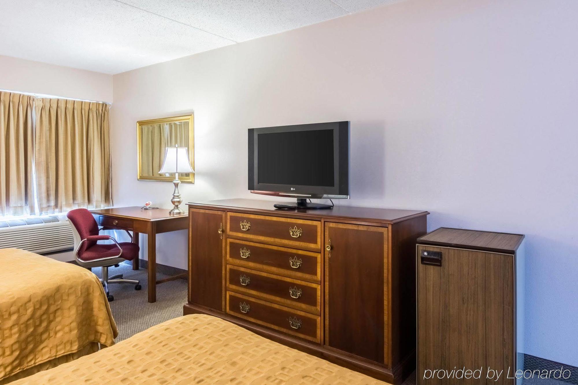 Plaza Inn & Suites ヘイガーズタウン エクステリア 写真