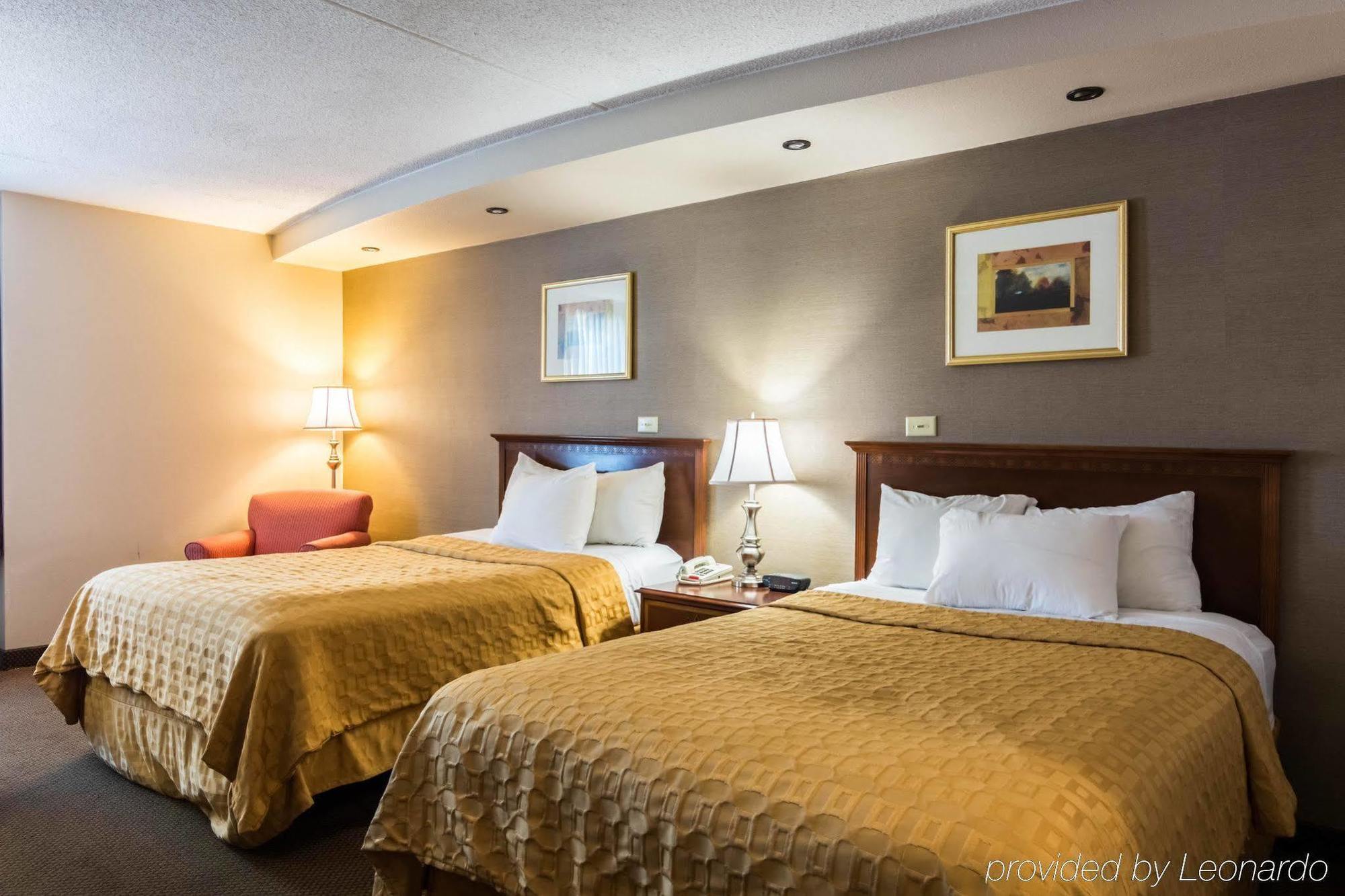 Plaza Inn & Suites ヘイガーズタウン エクステリア 写真