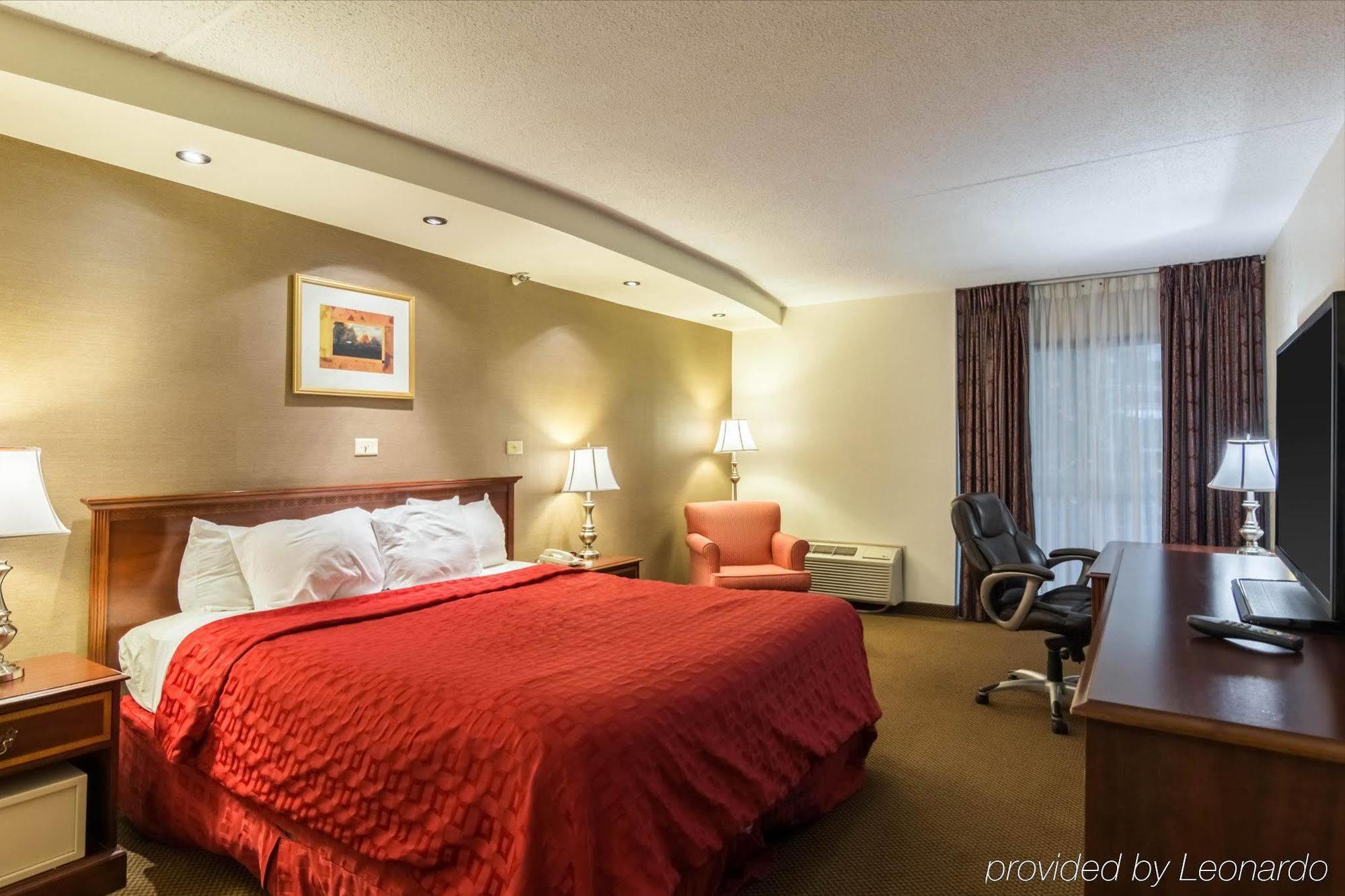 Plaza Inn & Suites ヘイガーズタウン エクステリア 写真