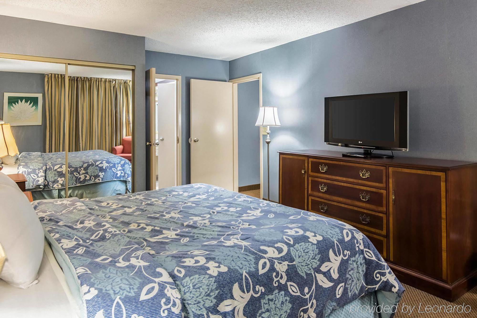 Plaza Inn & Suites ヘイガーズタウン エクステリア 写真