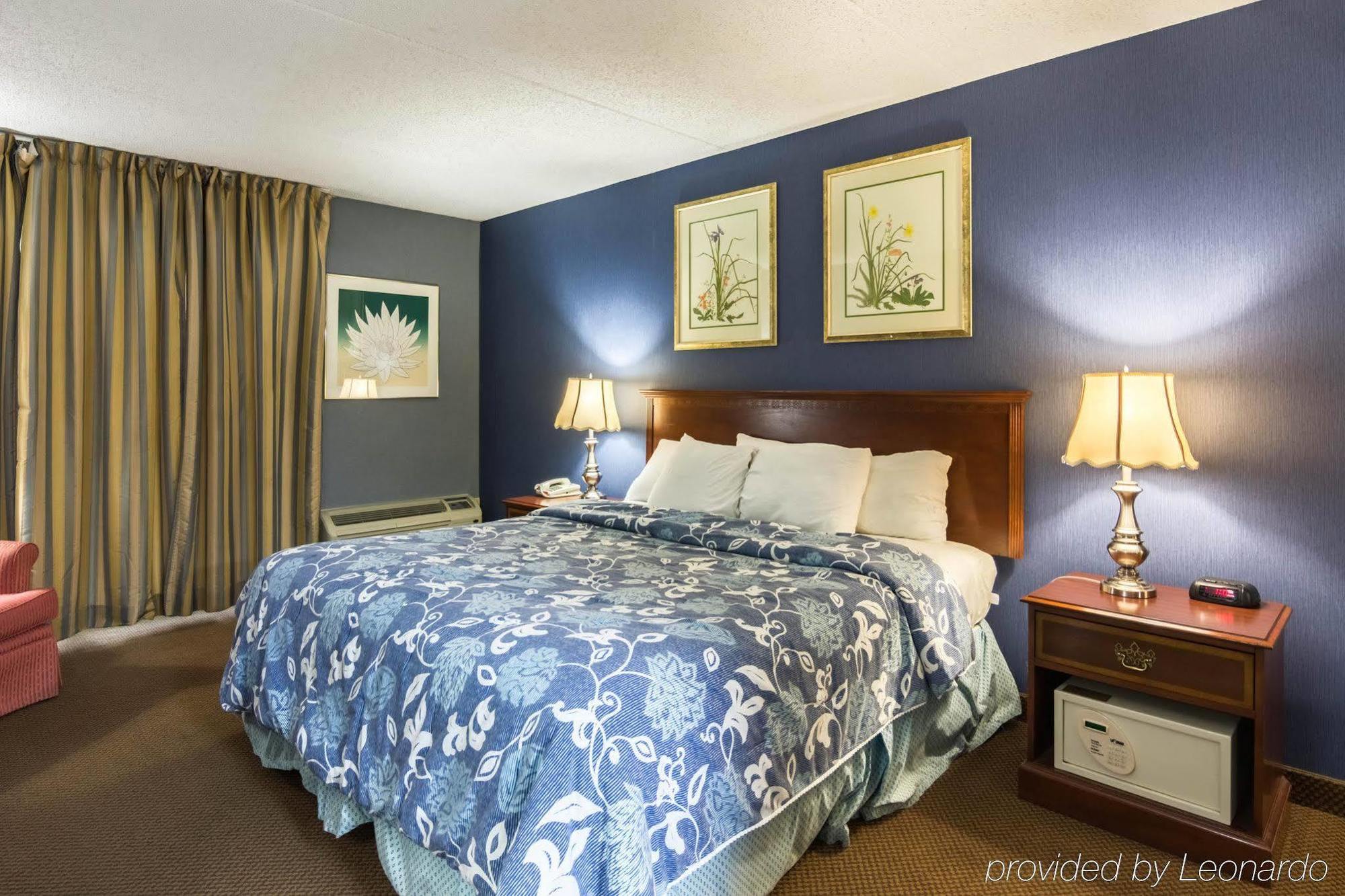 Plaza Inn & Suites ヘイガーズタウン エクステリア 写真