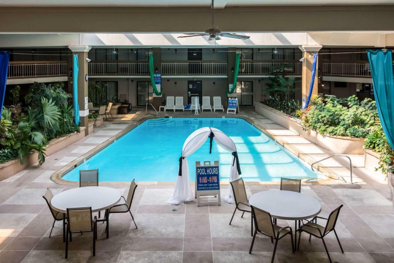 Plaza Inn & Suites ヘイガーズタウン エクステリア 写真
