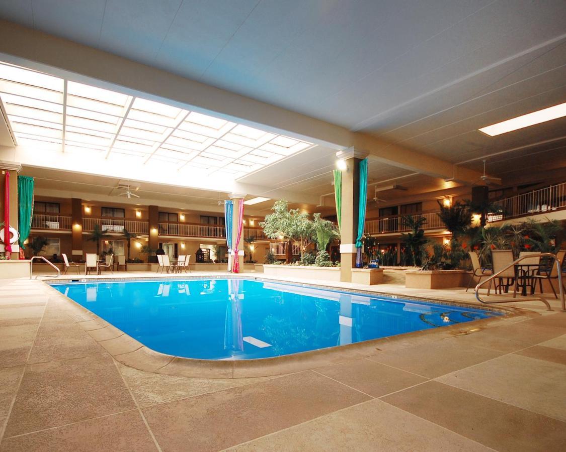 Plaza Inn & Suites ヘイガーズタウン エクステリア 写真