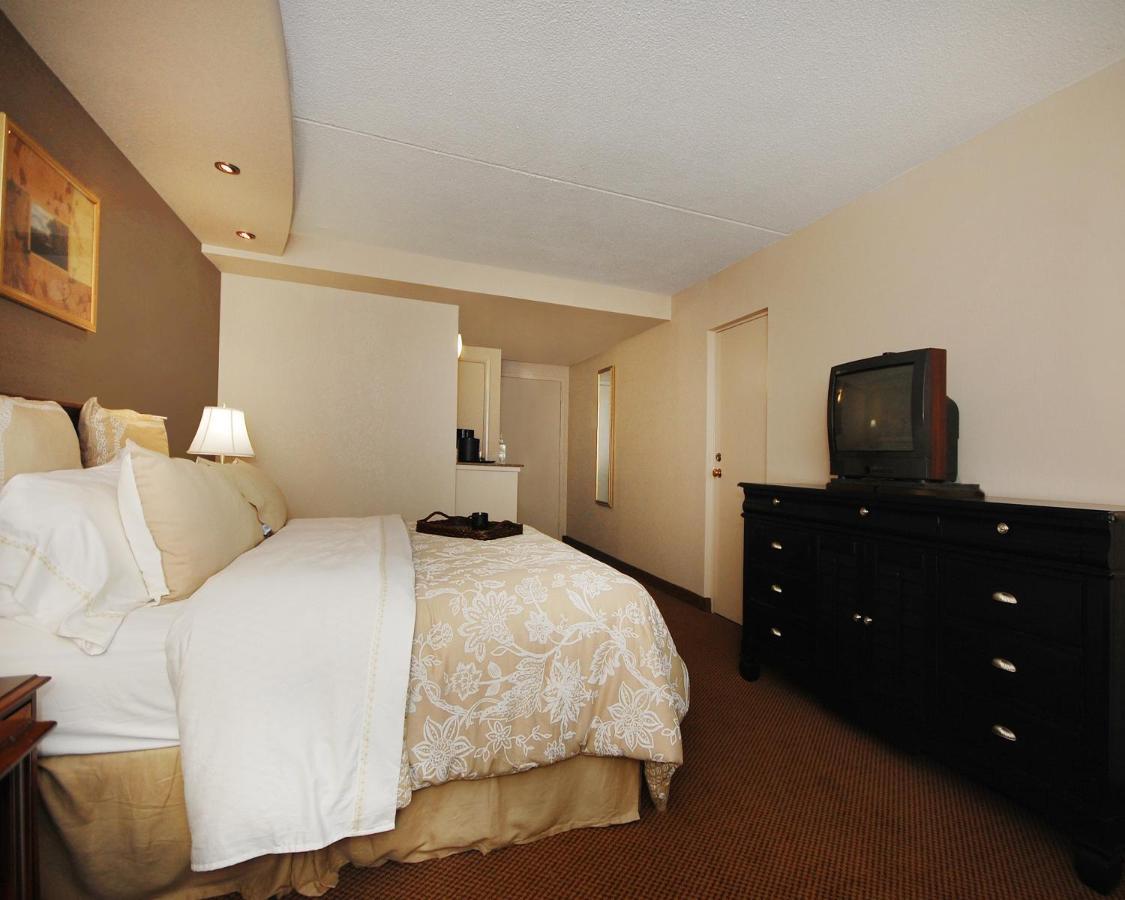 Plaza Inn & Suites ヘイガーズタウン エクステリア 写真