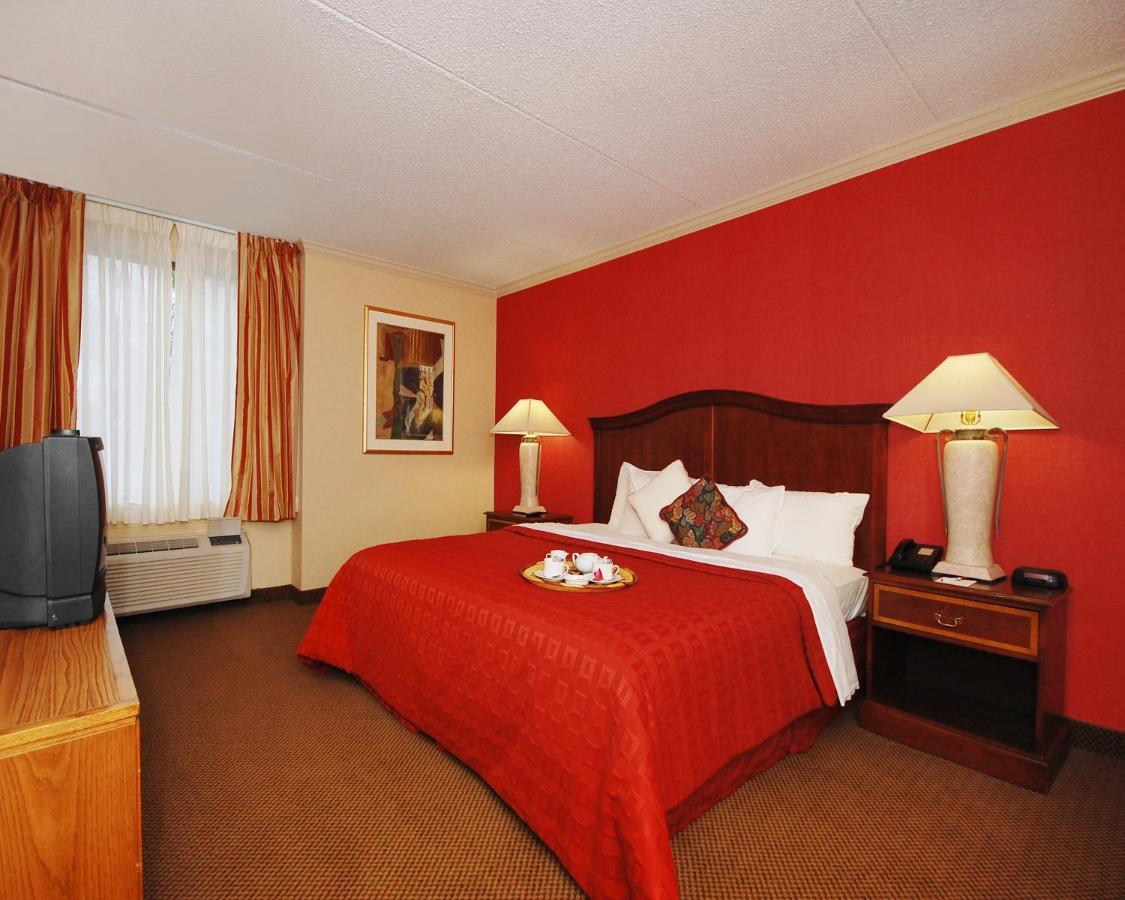 Plaza Inn & Suites ヘイガーズタウン エクステリア 写真